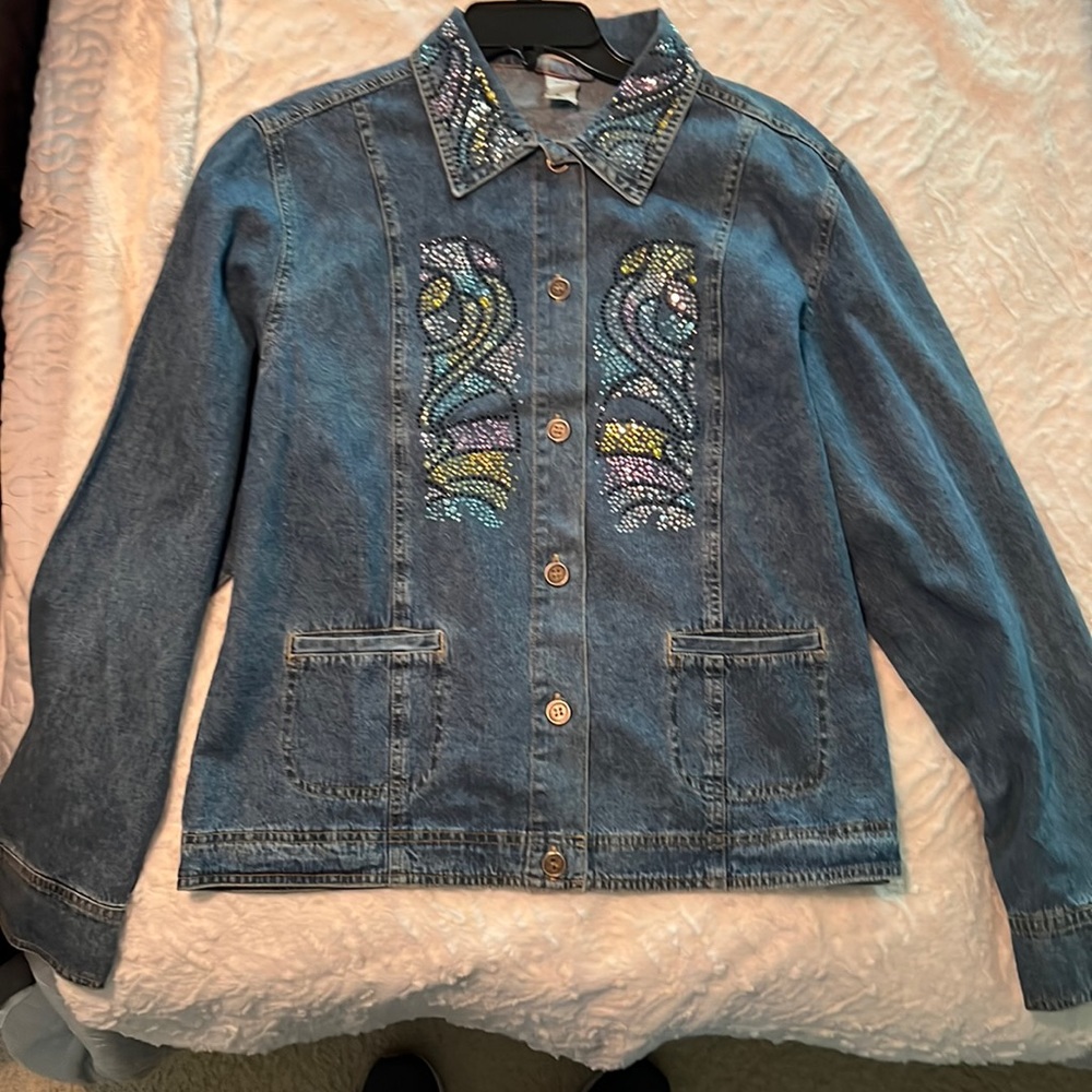 Women’s decorated lightweight jean jacket. Size XL